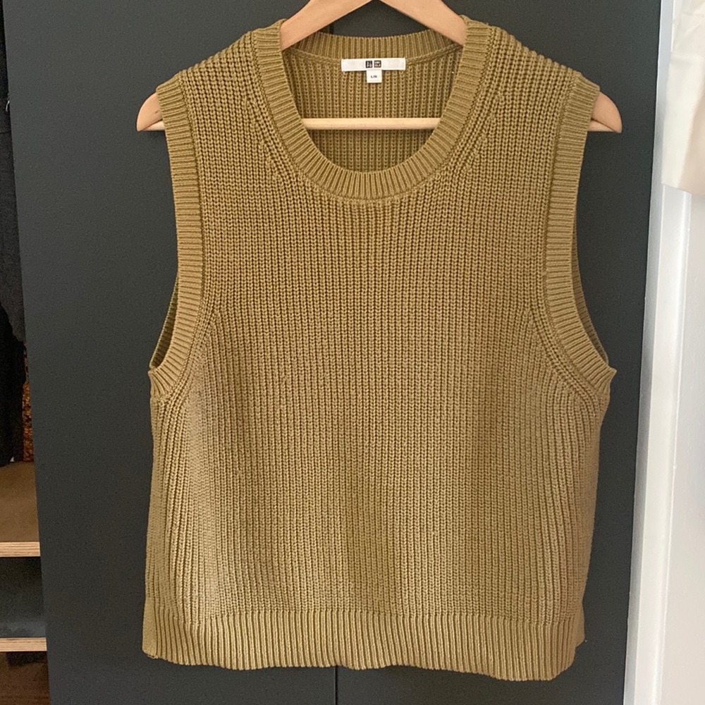 Uniqlo knit vest